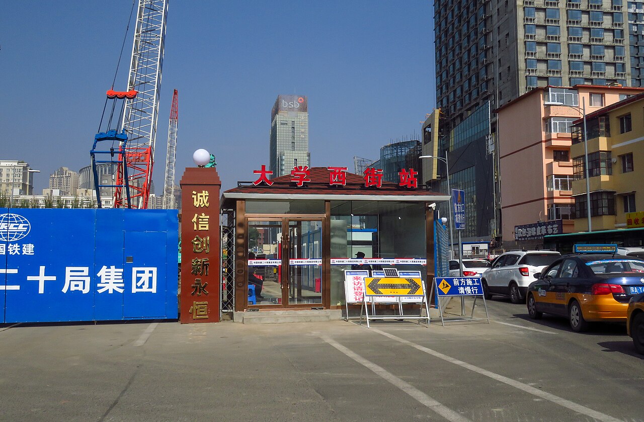 地铁车站明挖施工现场